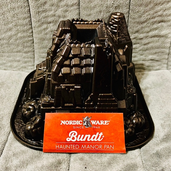 NEW Nordic Ware Haunted Manor Bundt® Pan - Picture 1 of 6